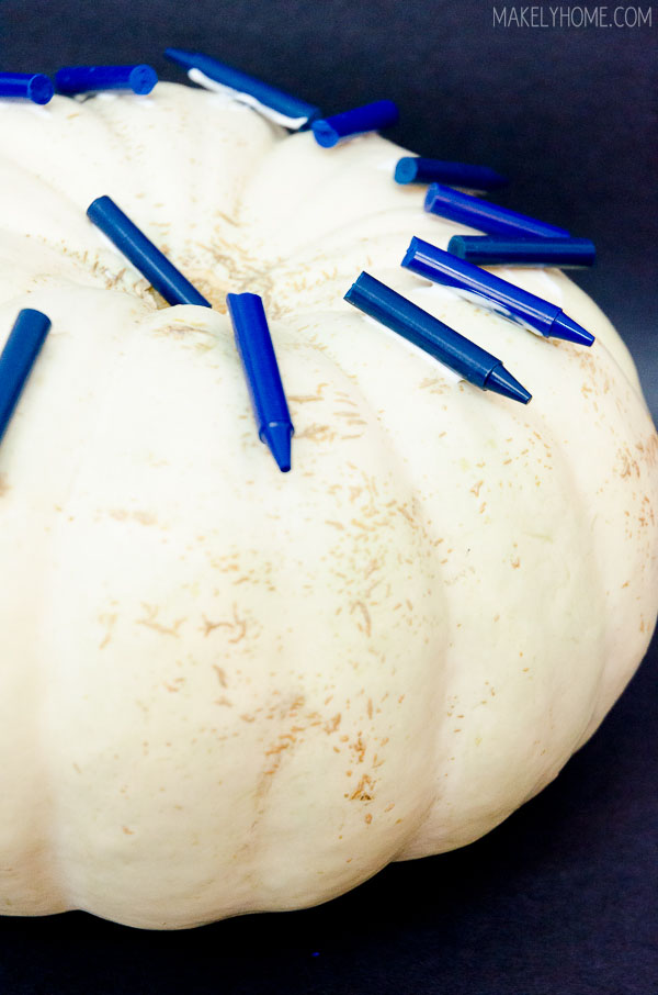 DIY melted crayon pumpkin for Teal Pumpkin Project