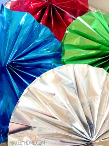 how to make a foil paper pinwheel garland via MakelyHome.com