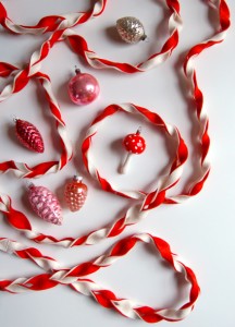 20 handmade holiday garlands via MakelyHome.com