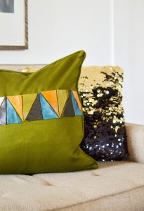 20 DIY throw pillows with step-by-step tutorials - via MakelyHome.com